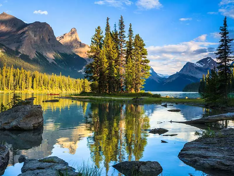 Classic Rocky Mountain Train Circle Tour | Maligne Lake Jasper