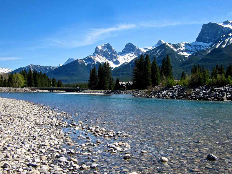 Vancouver & the Canadian Rockies Train Vacation | Bow River Banff National Park